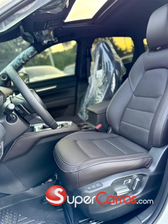 2027 Mazda CX-5 Limited — foto 8 / 12