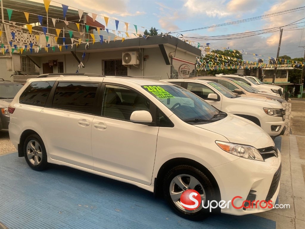 2020 Toyota Sienna LE — foto 2 / 12