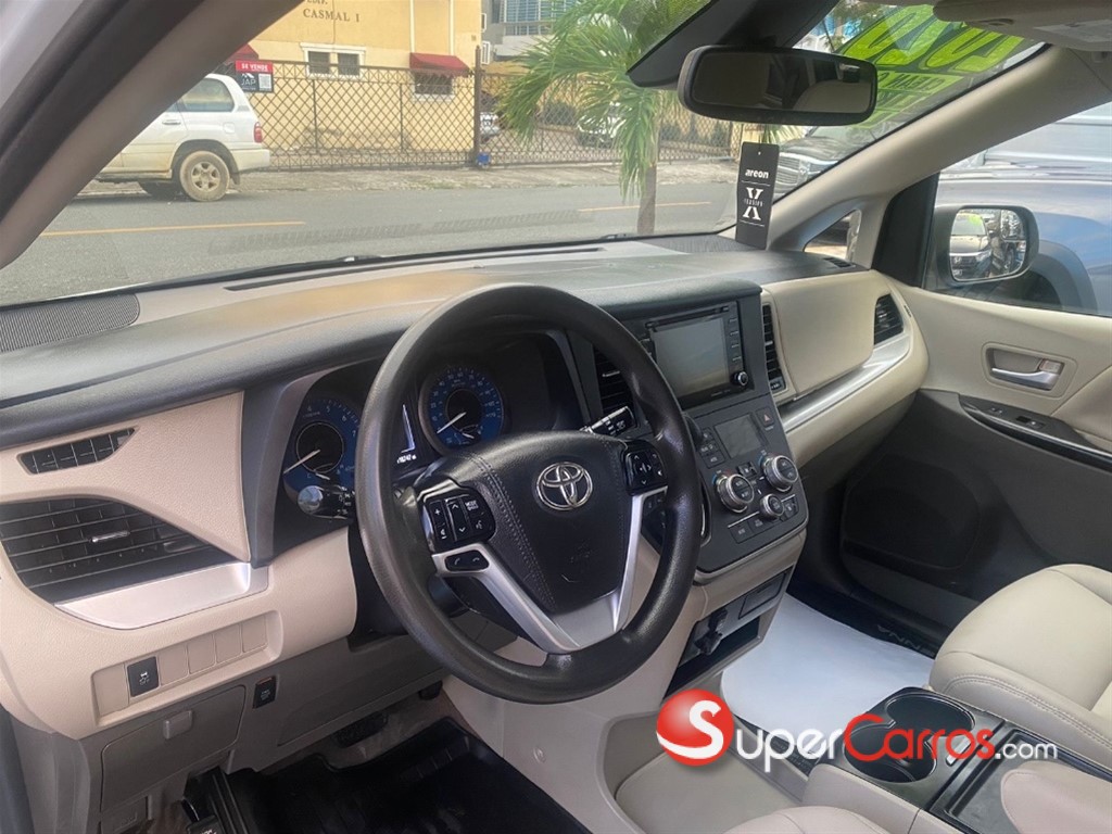 2020 Toyota Sienna LE — foto 9 / 12