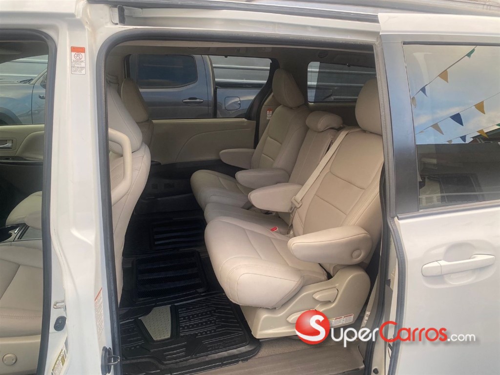 2020 Toyota Sienna LE — foto 10 / 12