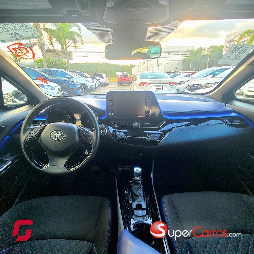 2021 Toyota C-HR XLE — foto 3 / 9