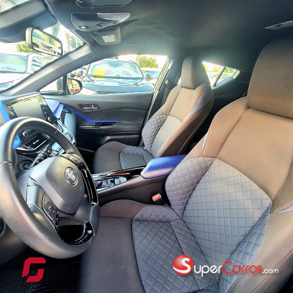 2021 Toyota C-HR XLE — foto 5 / 9