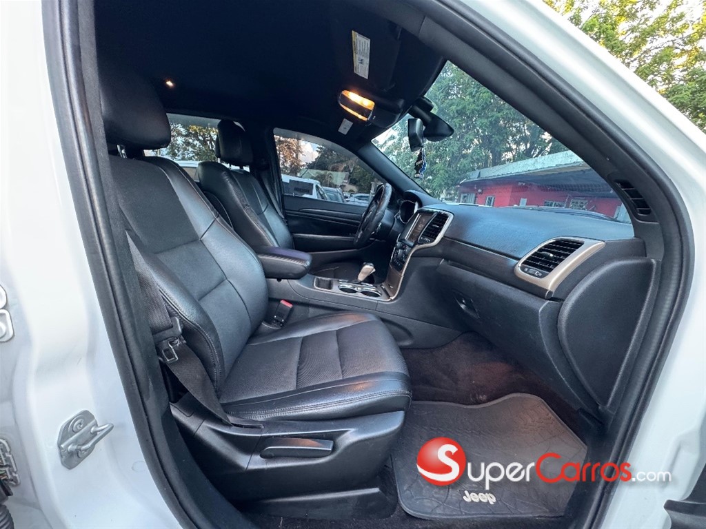 2016 Jeep Grand Cherokee Laredo — foto 8 / 10