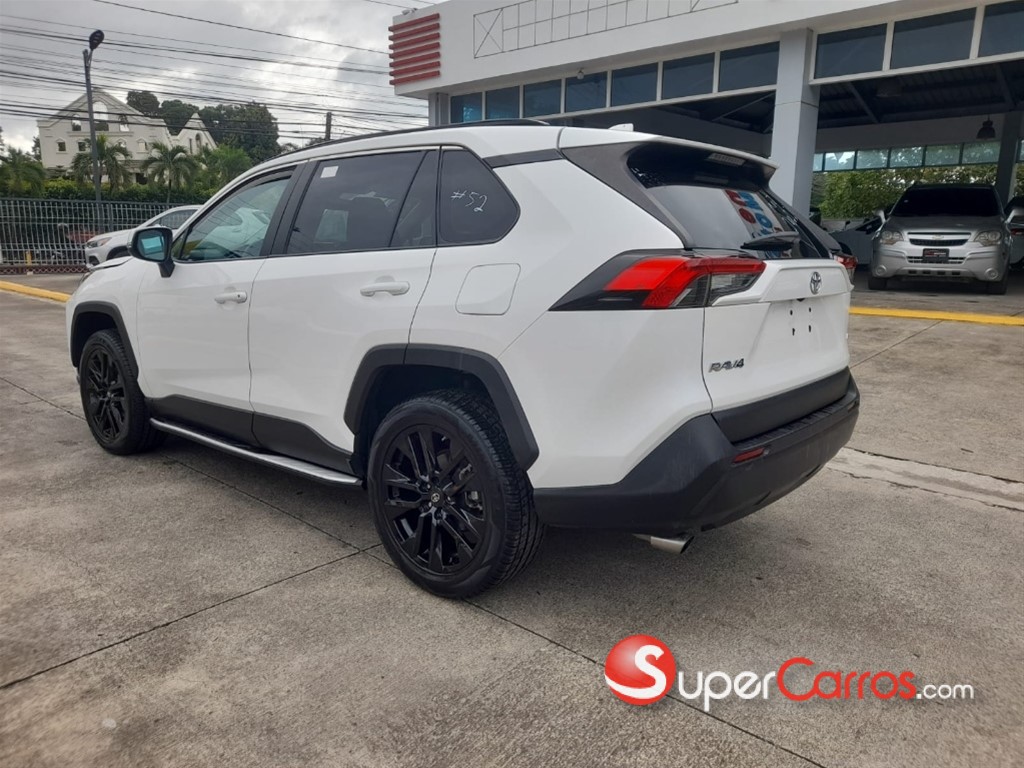 2022 Toyota RAV4 LE — foto 8 / 12