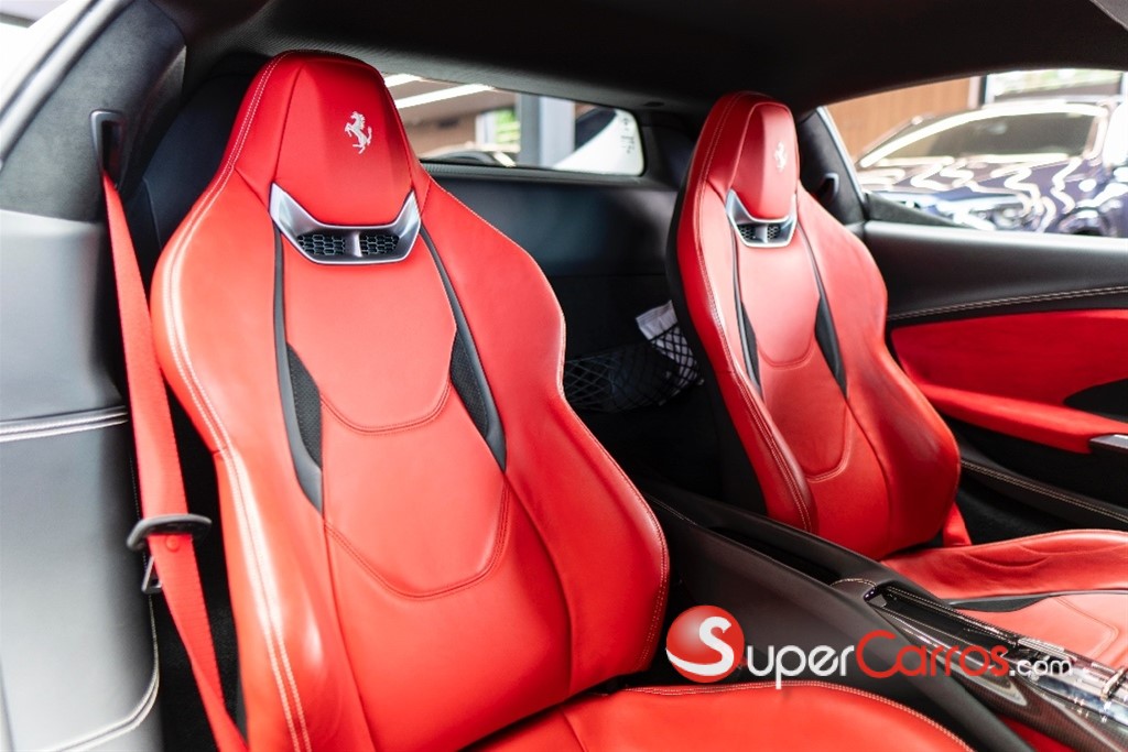 2024 Ferrari 296 GTB — foto 7 / 9