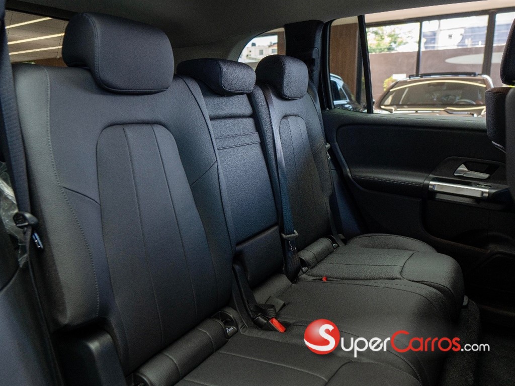 2026 Mercedes-Benz Clase GLB — foto 3 / 9