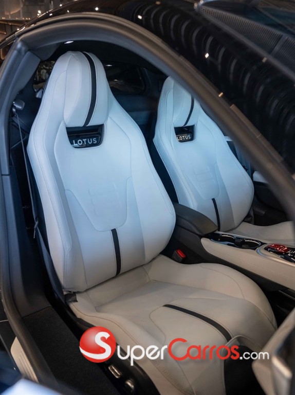 2024 Lotus Emira — foto 11 / 12
