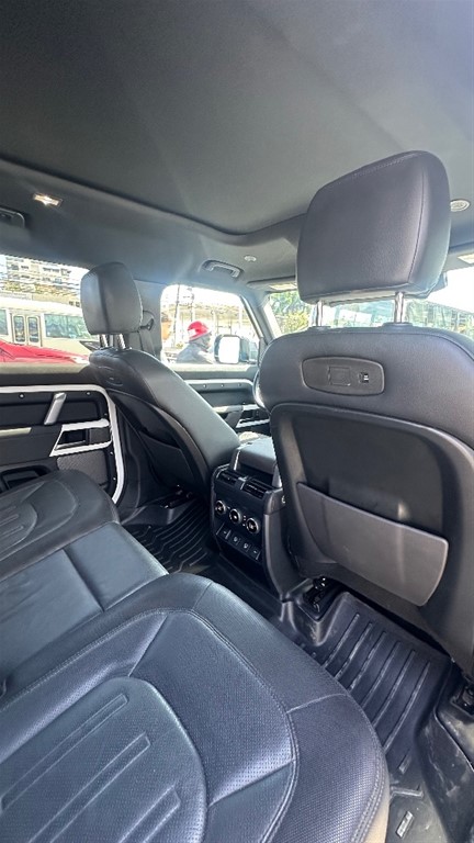 2022 Land Rover Defender 110 — foto 6 / 9