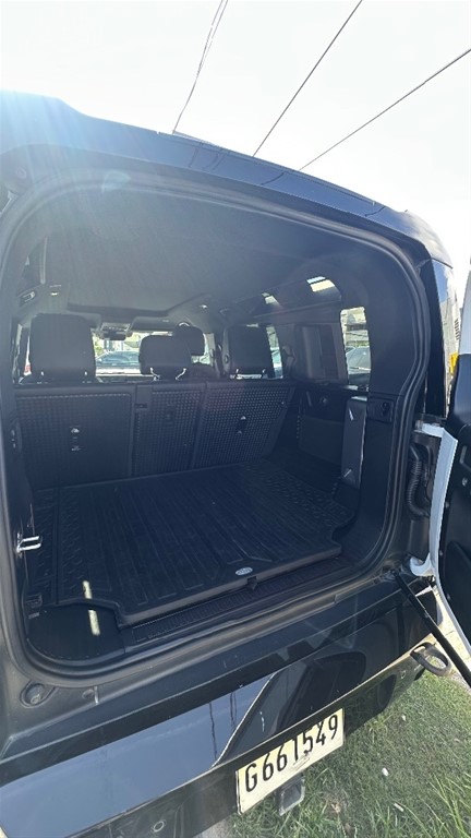 2022 Land Rover Defender 110 — foto 8 / 9