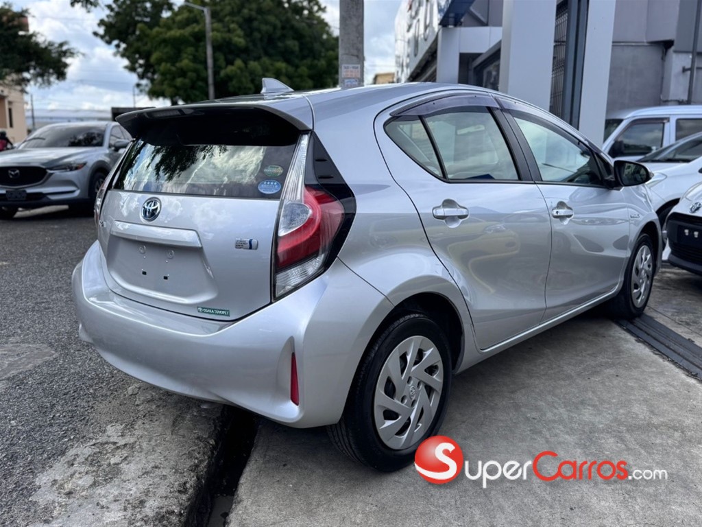 2019 Toyota Aqua — foto 5 / 9