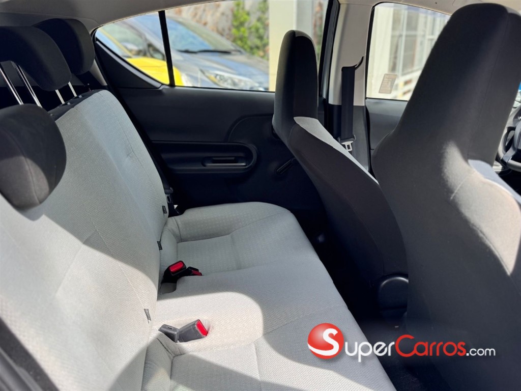 2019 Toyota Aqua — foto 7 / 9