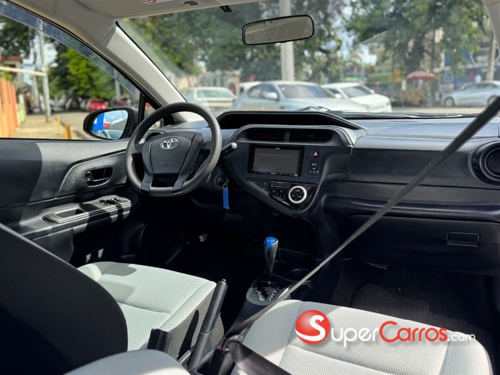 2019 Toyota Aqua — foto 8 / 9