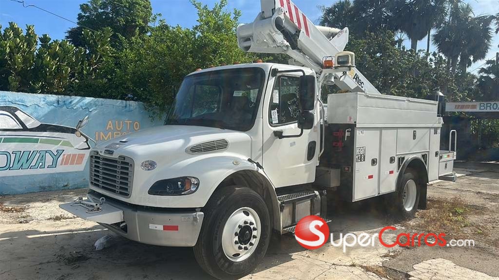 2017 Freightliner M2-106