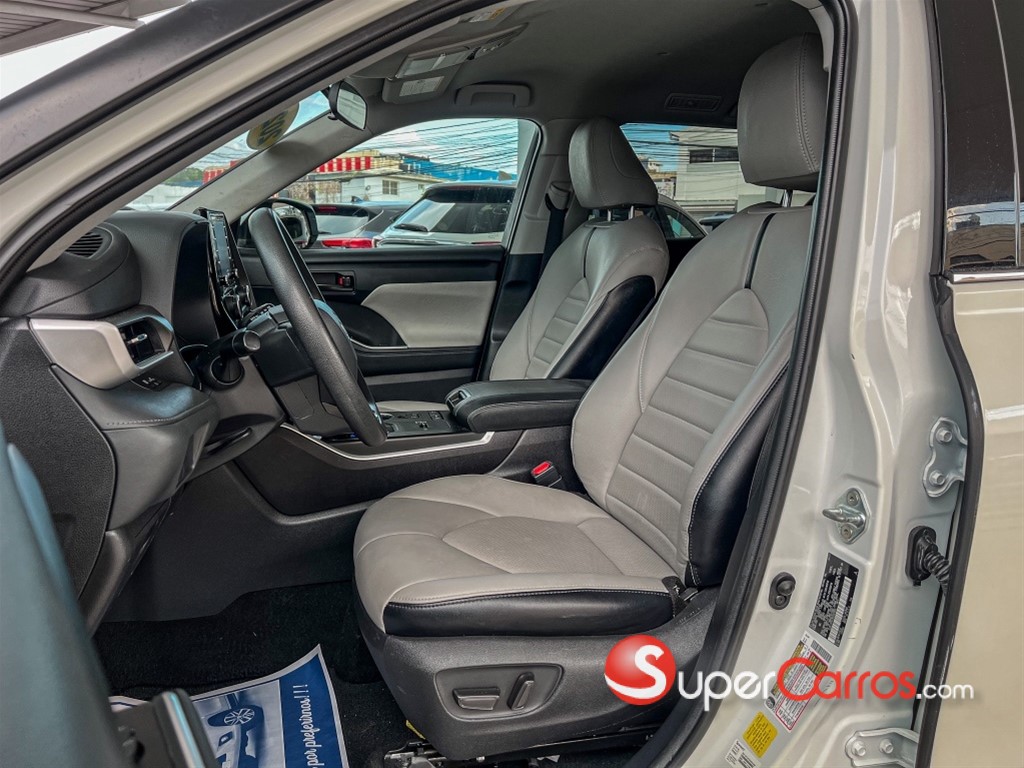 2021 Toyota Highlander LE — foto 3 / 11