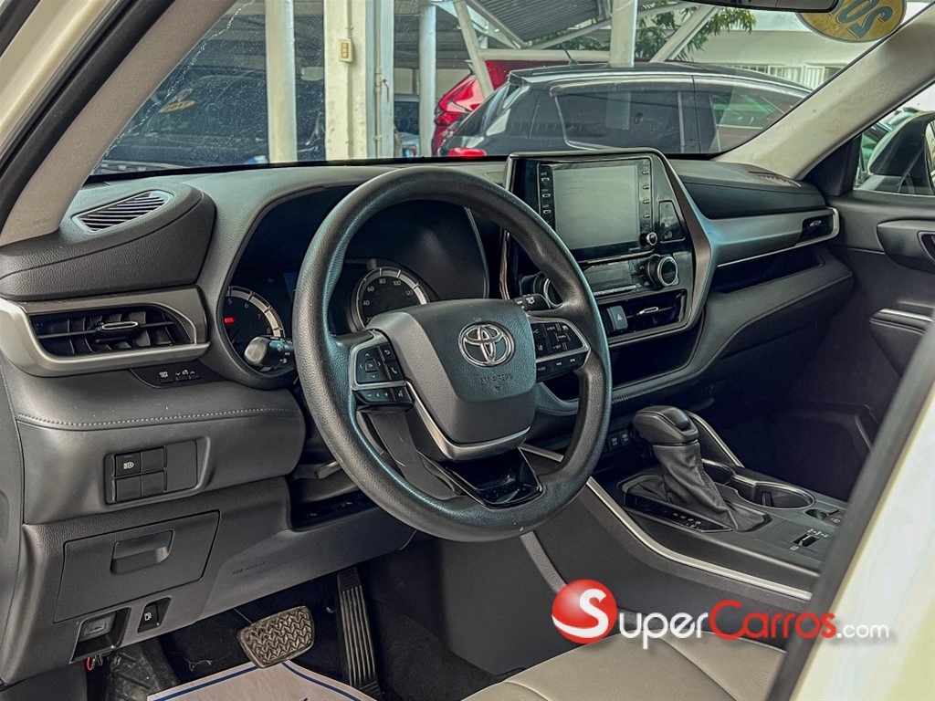 2021 Toyota Highlander LE — foto 4 / 11