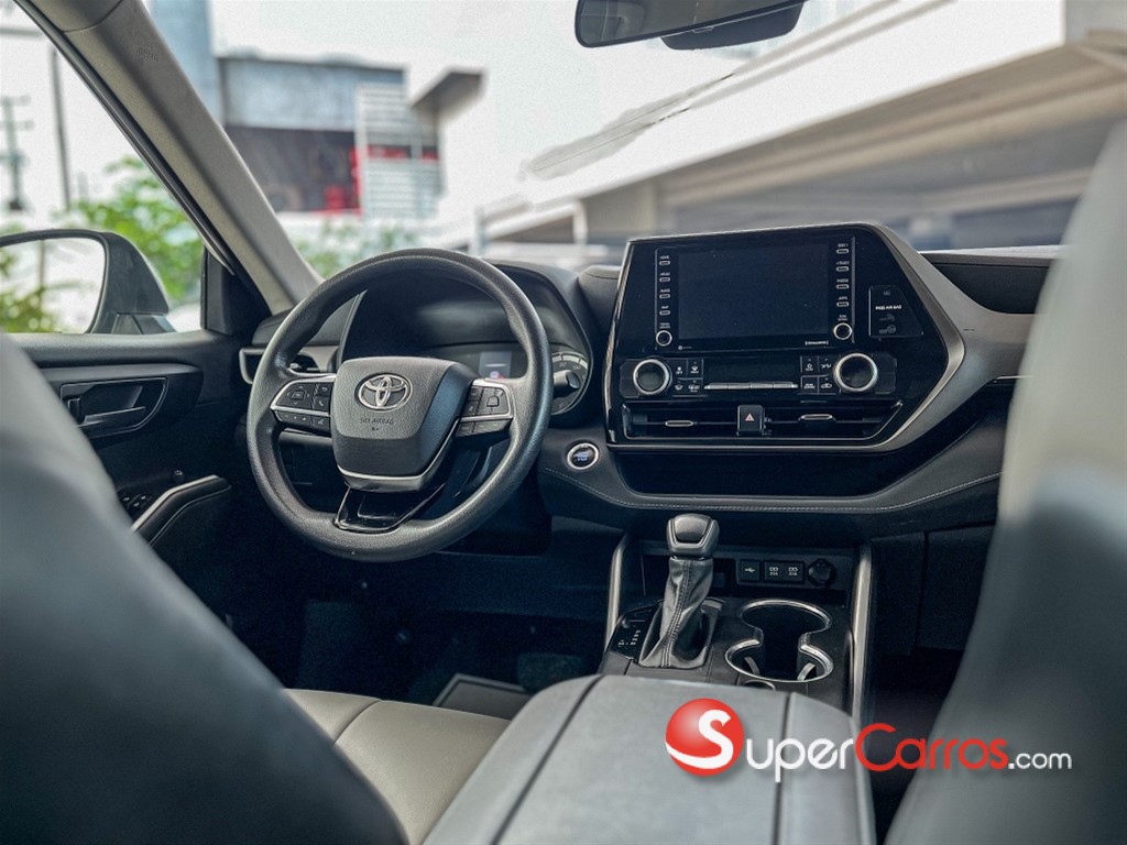 2021 Toyota Highlander LE — foto 5 / 11