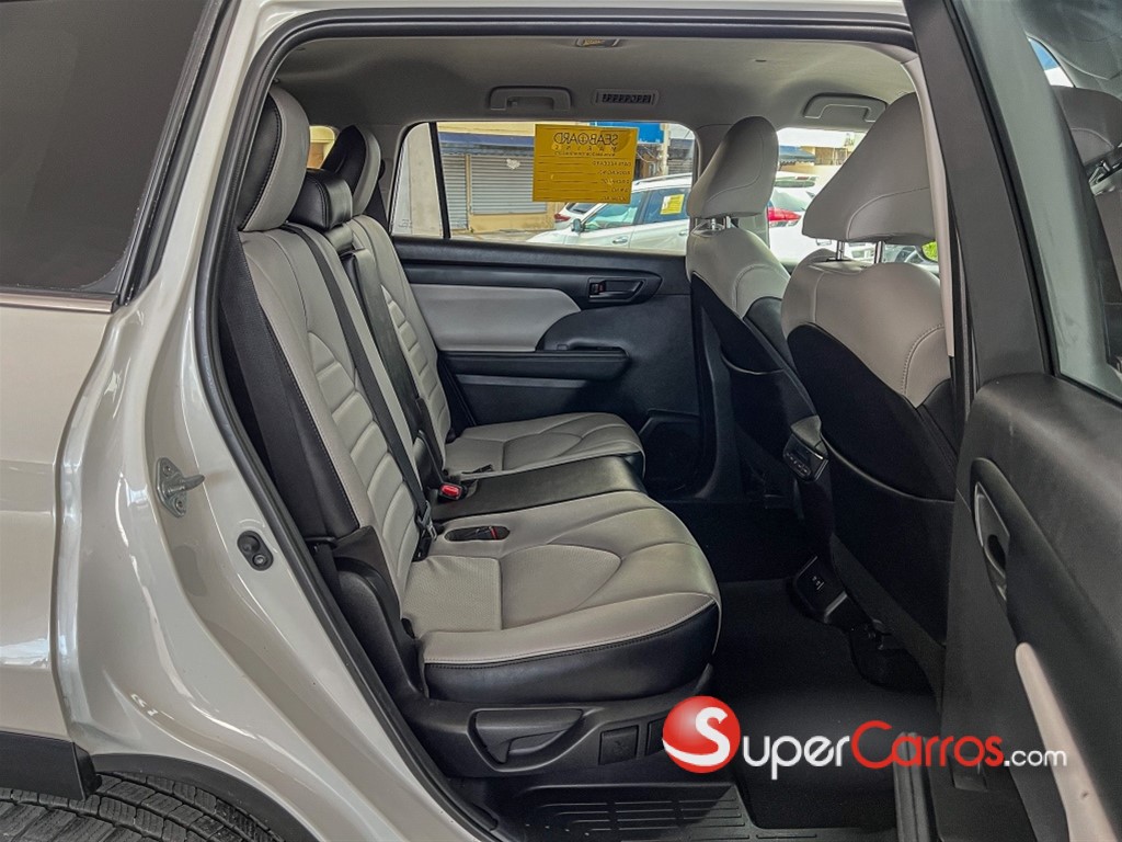 2021 Toyota Highlander LE — foto 7 / 11