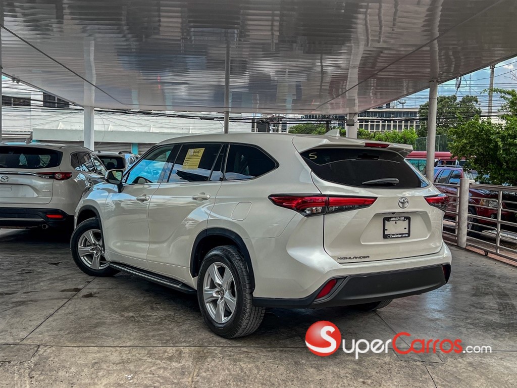 2021 Toyota Highlander LE — foto 8 / 11