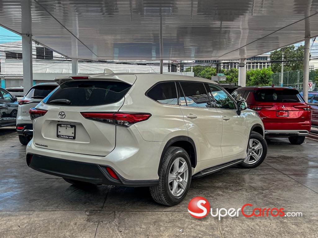 2021 Toyota Highlander LE — foto 10 / 11