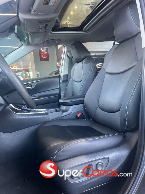2021 Toyota RAV4 XLE Premium — foto 6 / 10