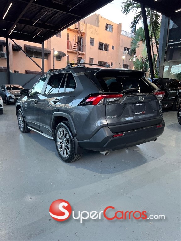 2021 Toyota RAV4 XLE Premium — foto 8 / 10