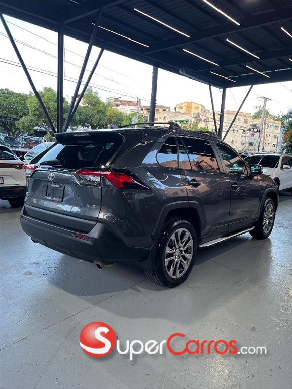 2021 Toyota RAV4 XLE Premium — foto 9 / 10