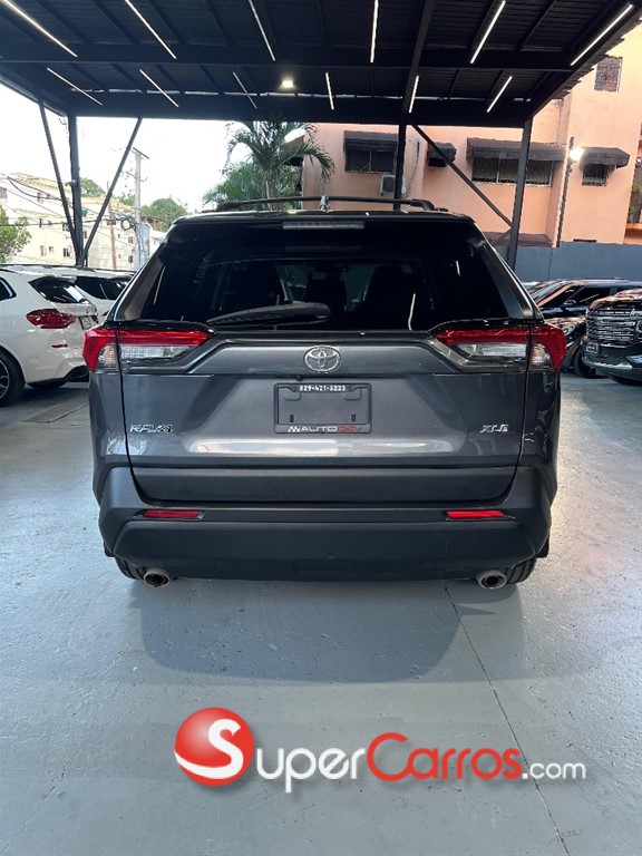 2021 Toyota RAV4 XLE Premium — foto 10 / 10