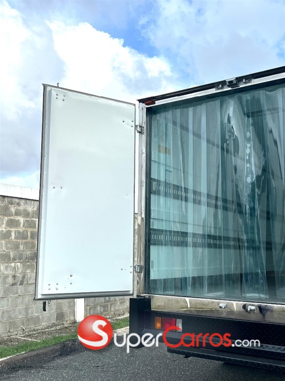 2025 Isuzu NQR 18 Pies — foto 9 / 11