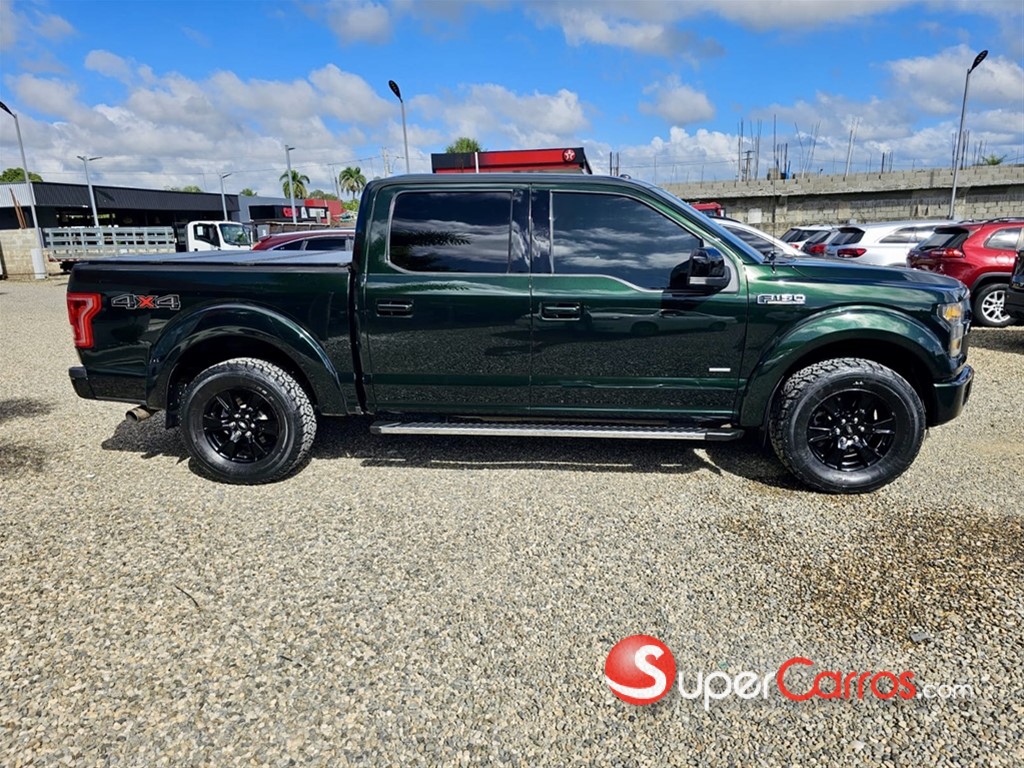 2015 Ford F 150 XLT — foto 8 / 12