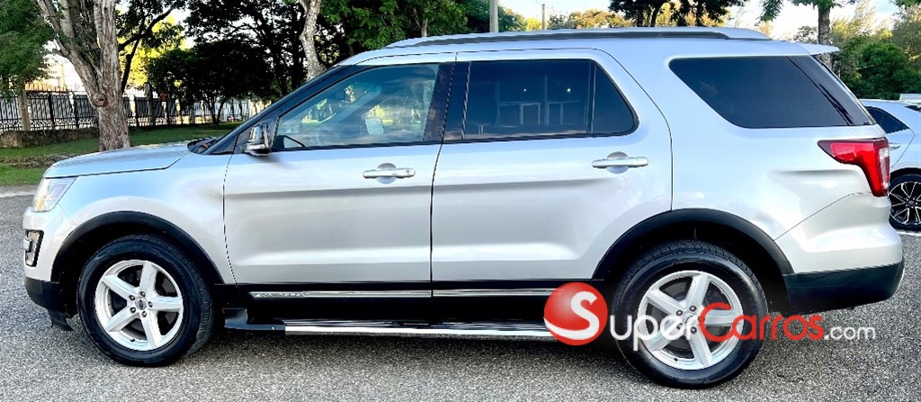 2016 Ford Explorer XLT 4WD — foto 5 / 12