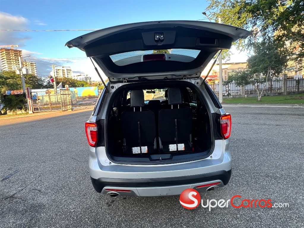 2016 Ford Explorer XLT 4WD — foto 9 / 12