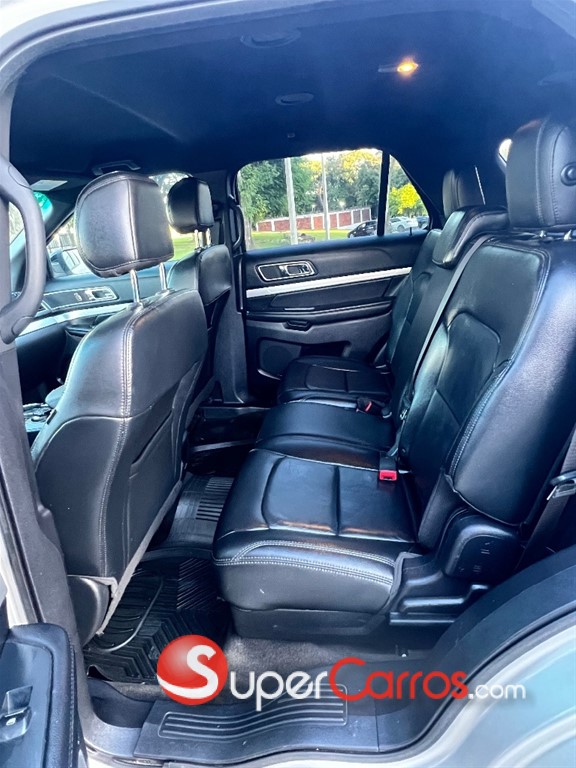 2016 Ford Explorer XLT 4WD — foto 10 / 12