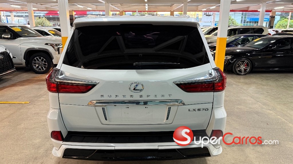 2016 Lexus LX 570 — foto 6 / 12