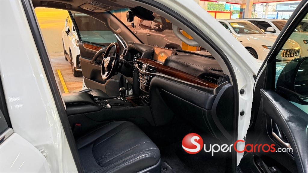 2016 Lexus LX 570 — foto 7 / 12