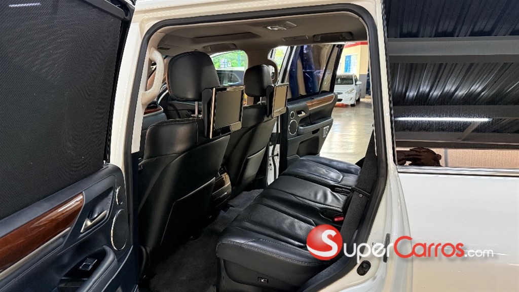 2016 Lexus LX 570 — foto 8 / 12