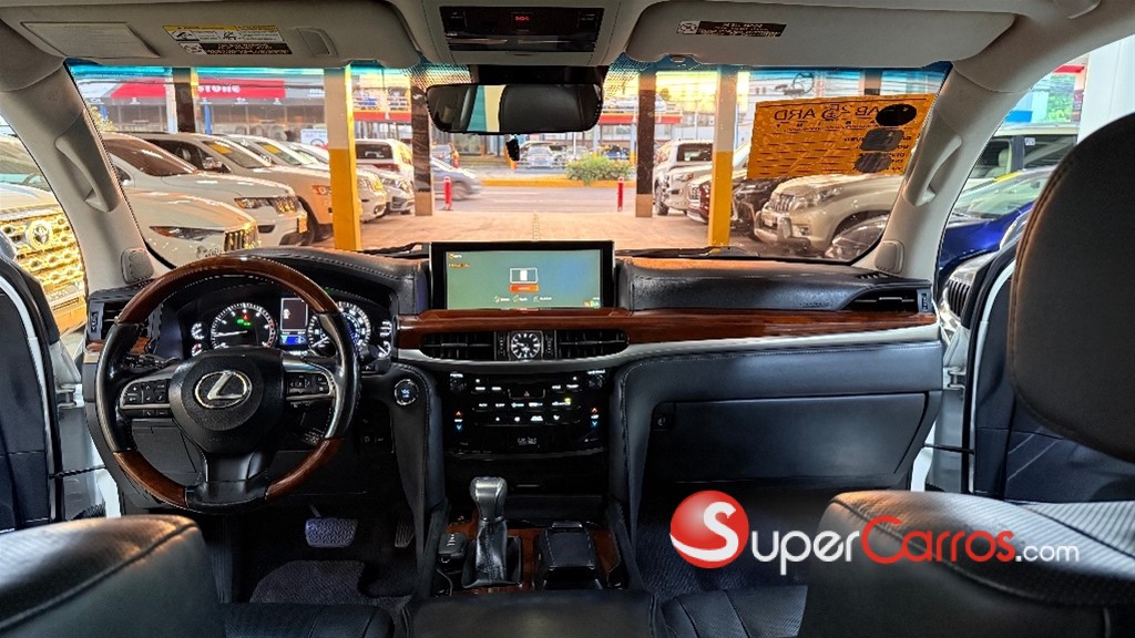 2016 Lexus LX 570 — foto 10 / 12