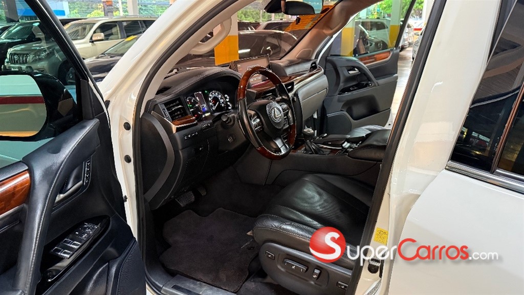 2016 Lexus LX 570 — foto 12 / 12