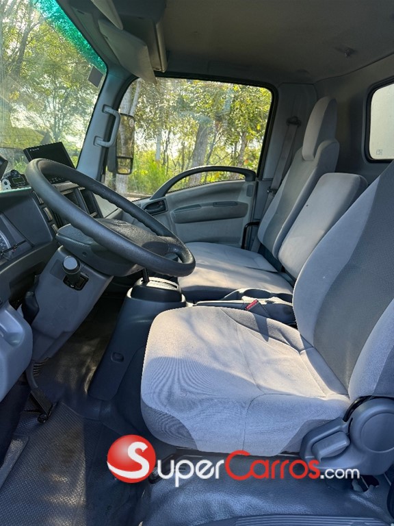 2016 Isuzu Camion Furgon — foto 5 / 11