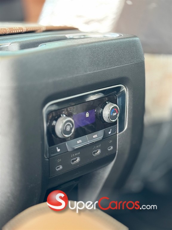 2025 Chevrolet Tahoe Highcountry Duramax — foto 12 / 12