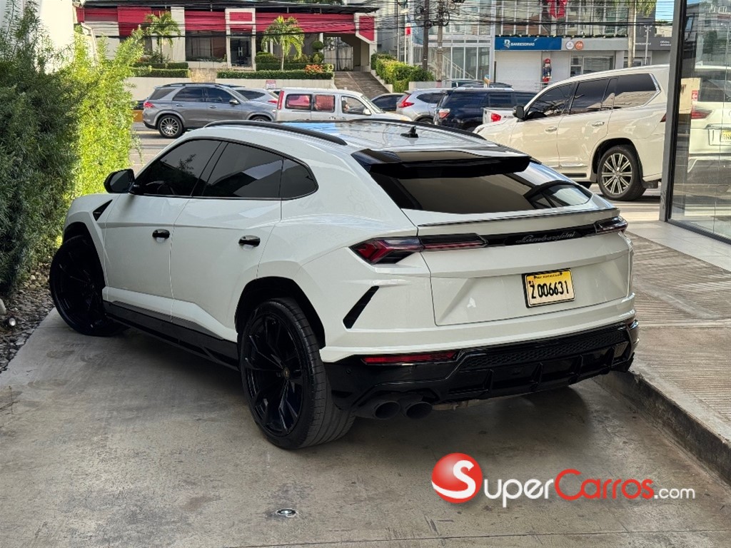 2019 Lamborghini Urus — foto 3 / 12