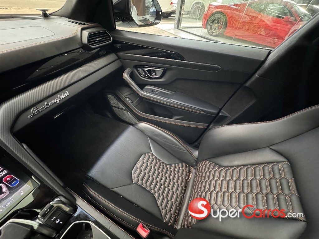 2019 Lamborghini Urus — foto 11 / 12