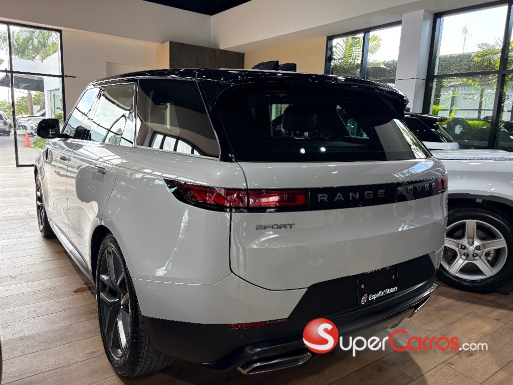 2025 Land Rover Range Rover SE — foto 3 / 11