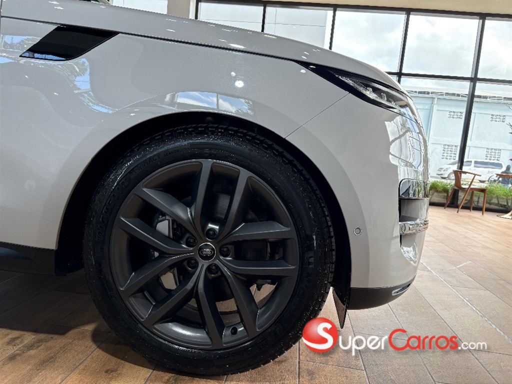 2025 Land Rover Range Rover SE — foto 5 / 11