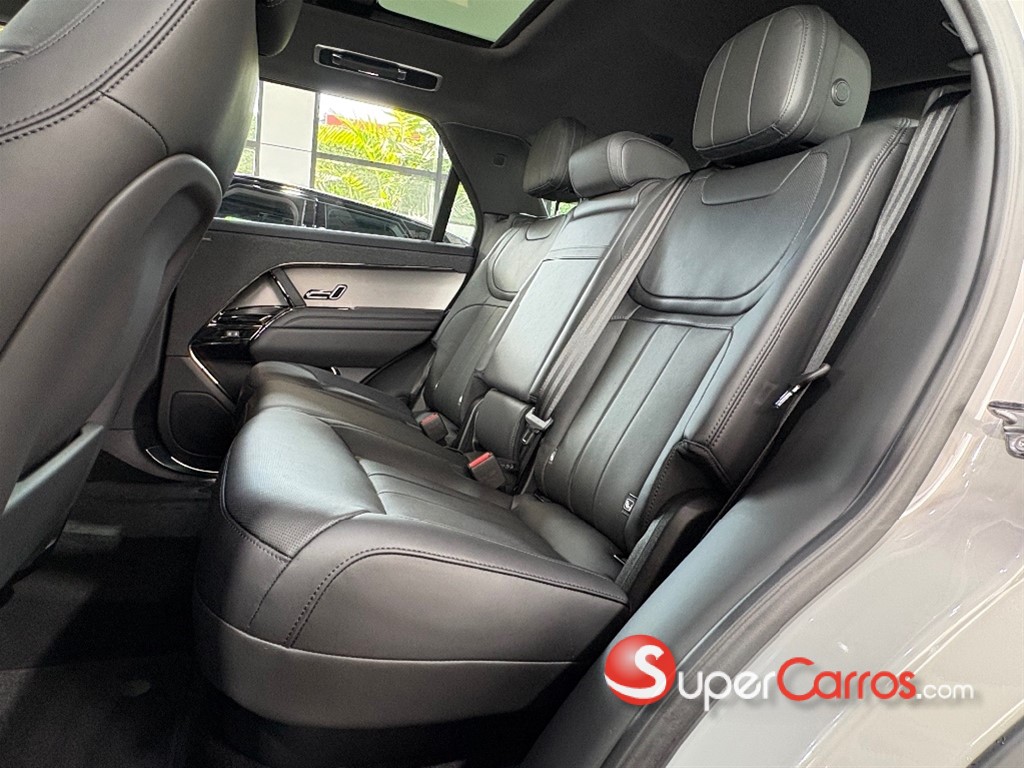 2025 Land Rover Range Rover SE — foto 6 / 11