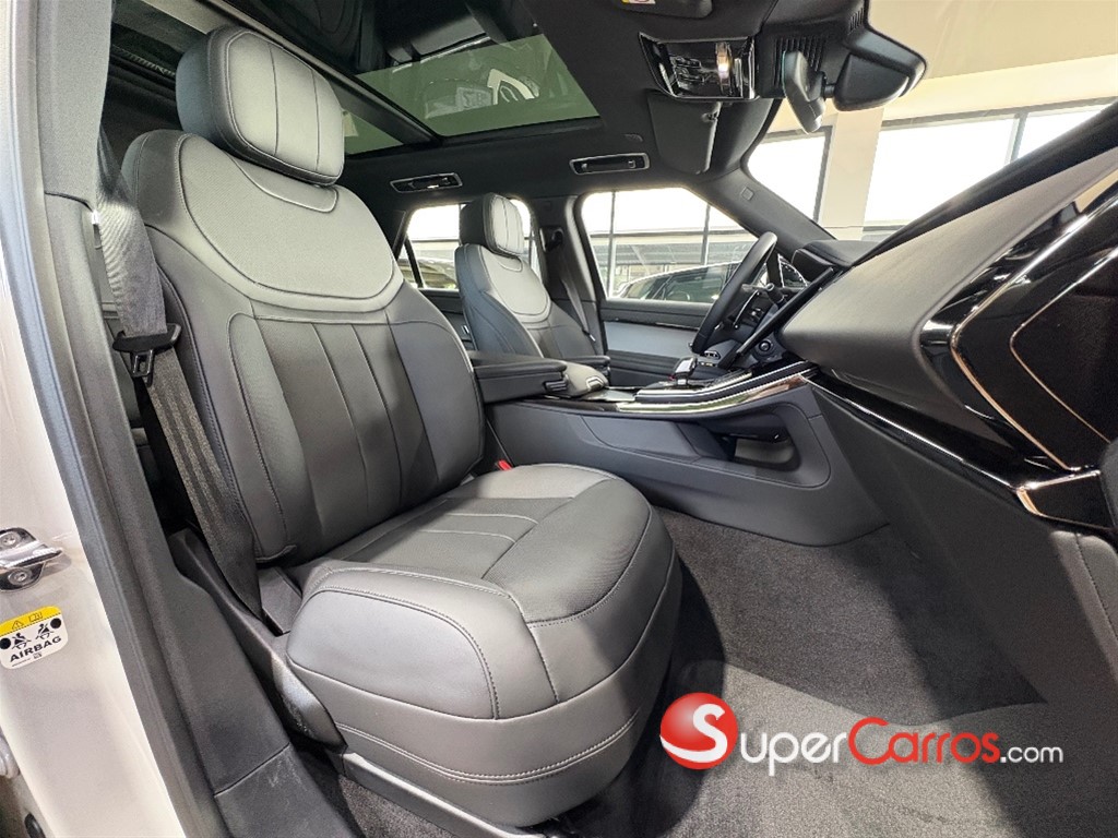 2025 Land Rover Range Rover SE — foto 9 / 11