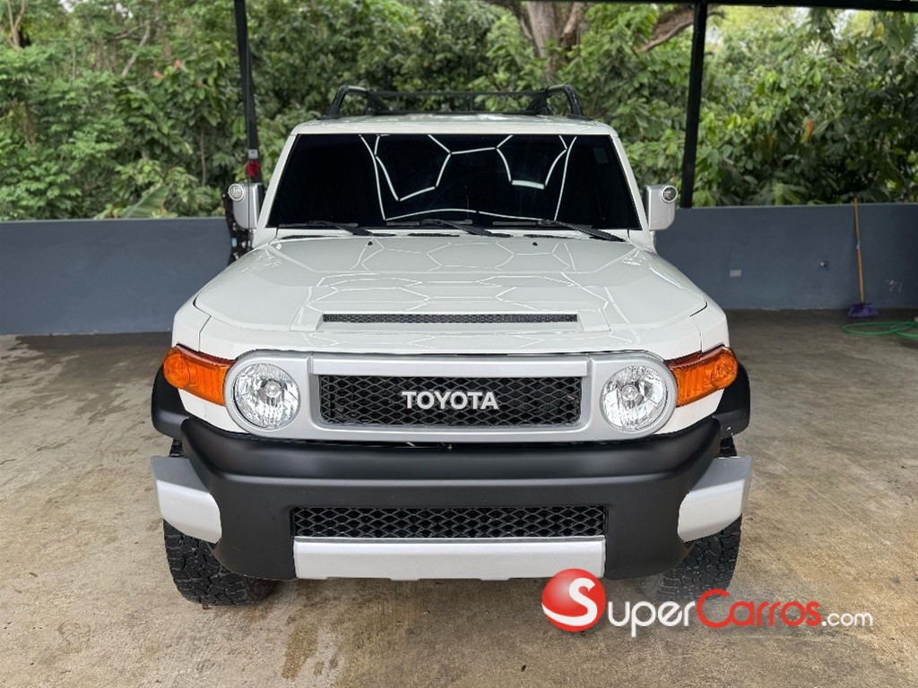 2010 Toyota FJ Cruiser Trail Team — foto 2 / 12