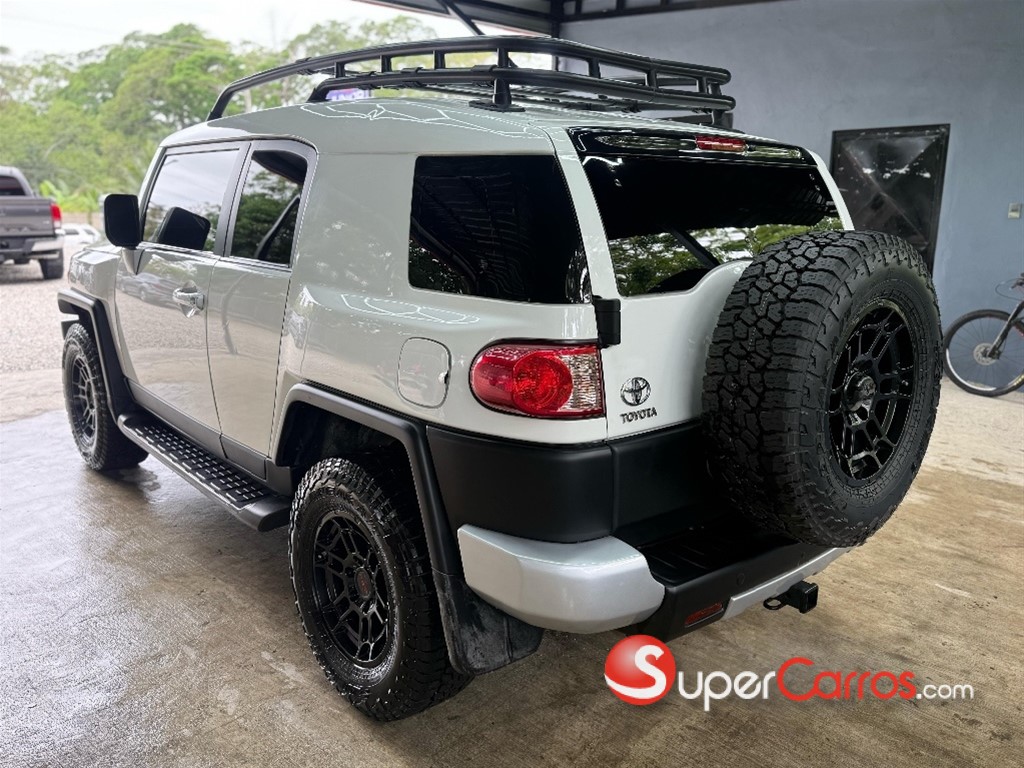 2010 Toyota FJ Cruiser Trail Team — foto 5 / 12