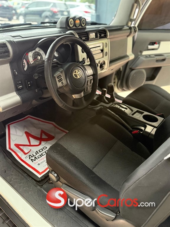 2010 Toyota FJ Cruiser Trail Team — foto 6 / 12