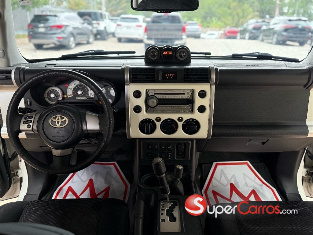 2010 Toyota FJ Cruiser Trail Team — foto 8 / 12