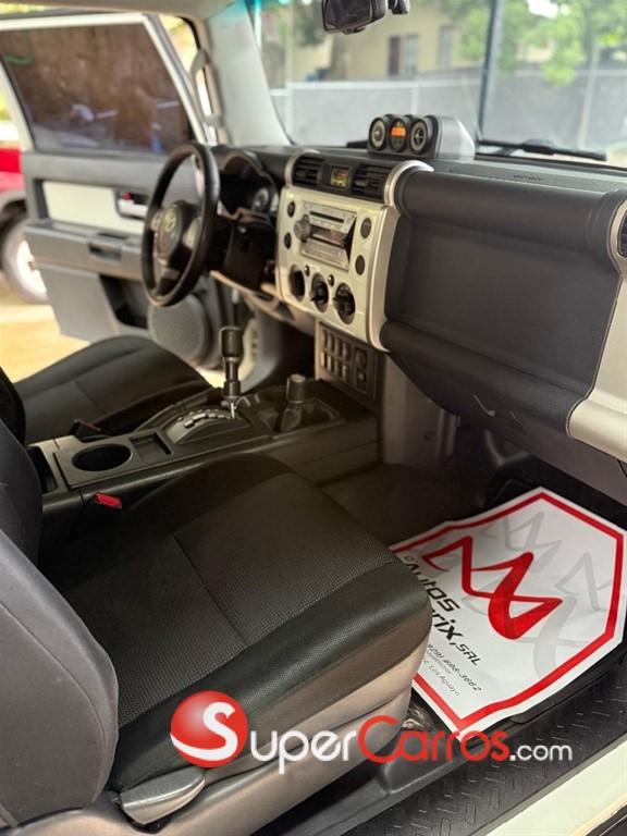 2010 Toyota FJ Cruiser Trail Team — foto 11 / 12